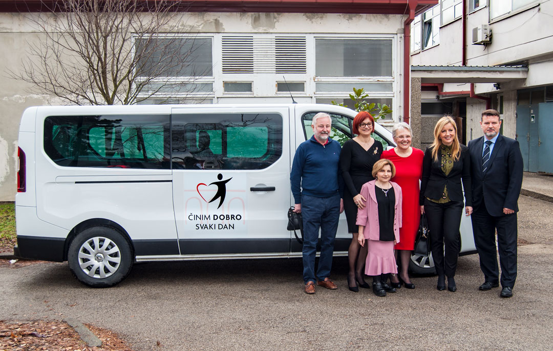 Prestavnici PBZ Grupe i Centra Dubrava s doniranim kombijem